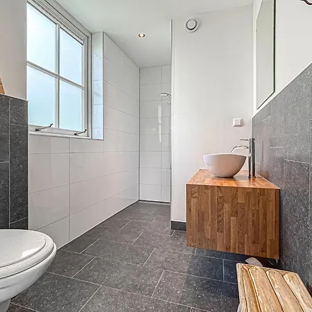 5 Bedroom Front In *